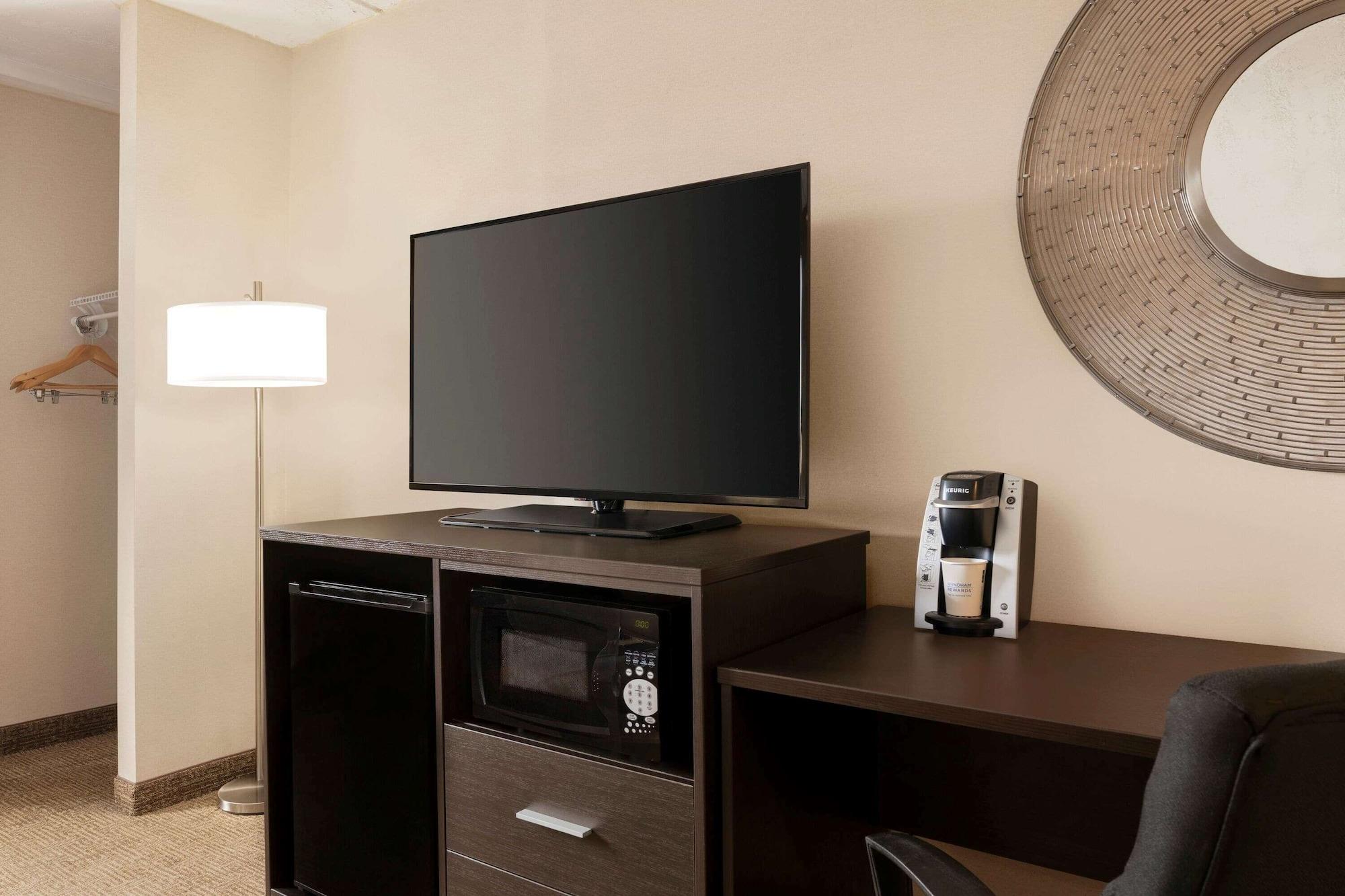 Days Inn By Wyndham Airport/Maine Mall South Portland Eksteriør bilde